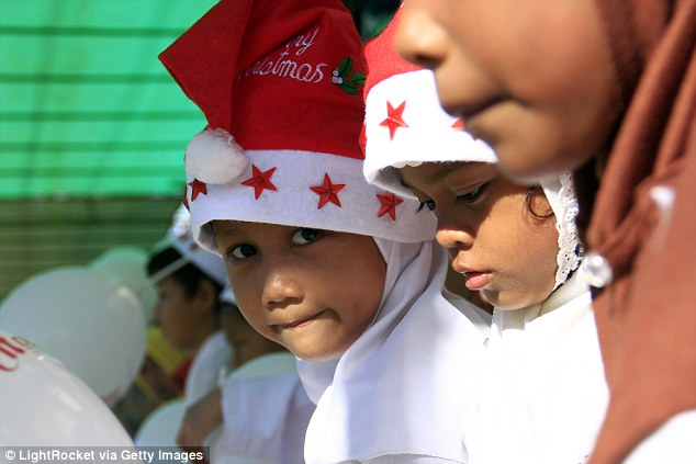 ائمه اندونزی پوشیدن کلاه بابانوئل را حرام اعلام کردند