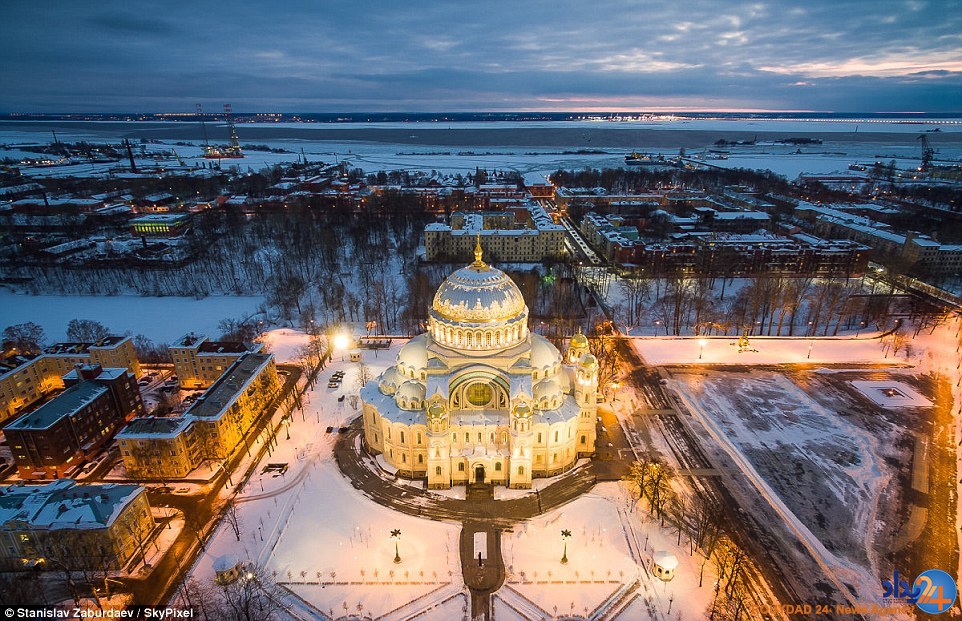 از مهاجرت گوزن ها از دریاچه یخ زده کانادا تا کلیساهای روسیه (تصاویر)