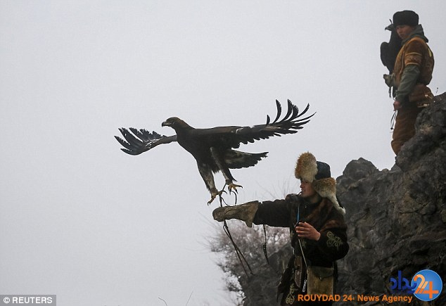 مسابقه شکار با عقاب در قزاقستان (تصاویر)