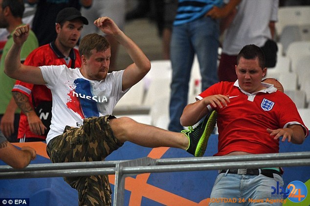 هشدار روسیه به هولیگان‌ها برای جام جهانی ۲۰۱۸؛ به تخت می‌بندیم‌تان (تصاویر)