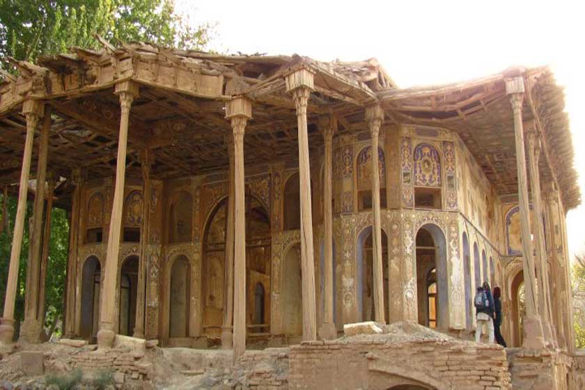 سقف کاخ چهلستون سرهنگ آباد با مواد ضدحریق بازسازی می‌شود
