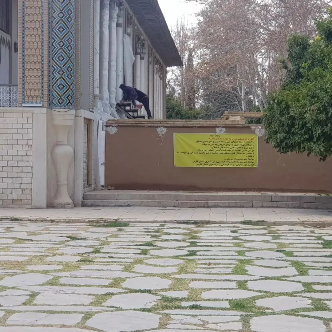 ادامه ساخت و ساز گسترده تیم نرگس آبیار در باغ عفیف آباد +فیلم