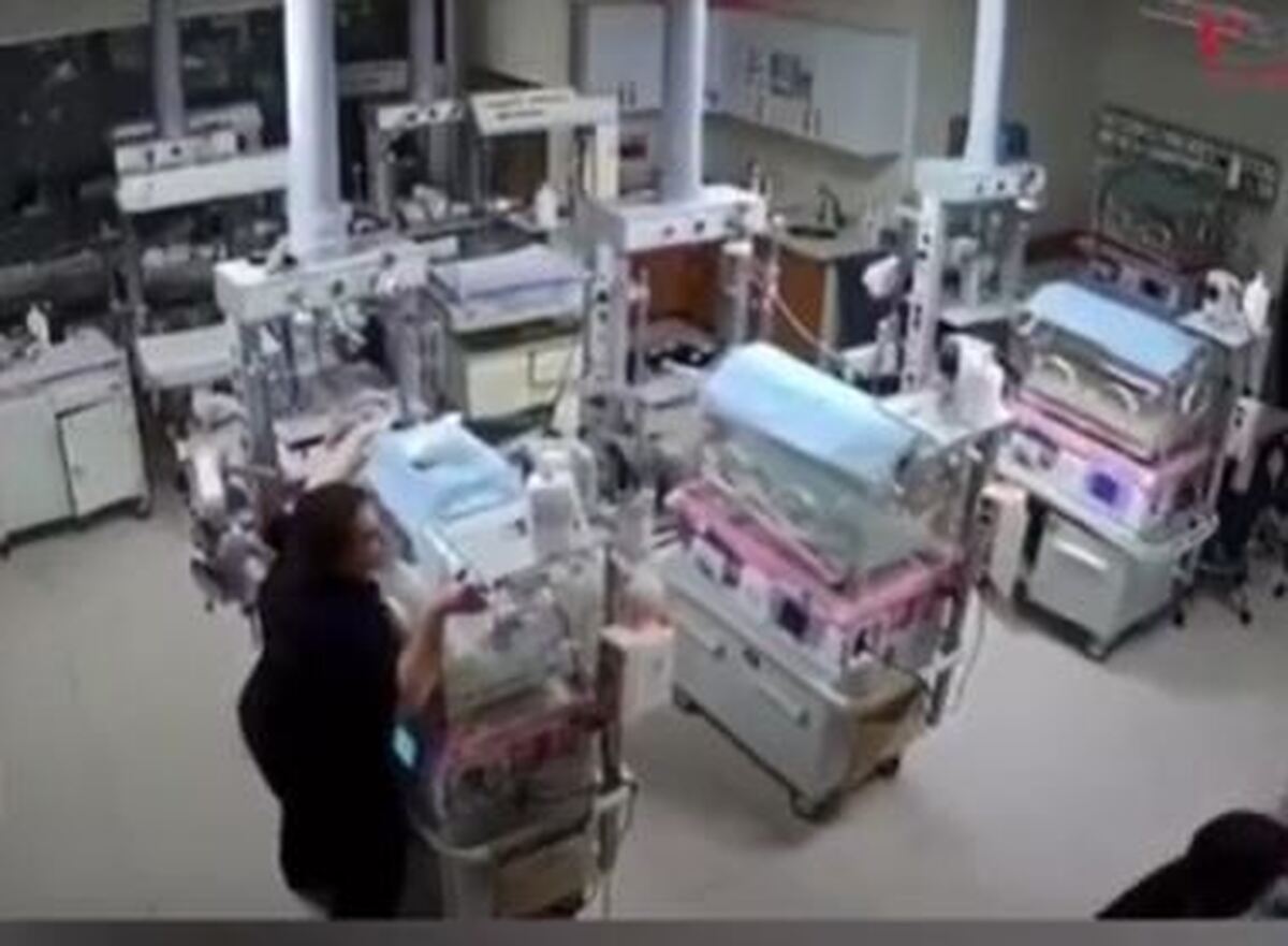 کار زیبا دو پرستار بخش نوزادان در زلزله ترکیه +فیلم