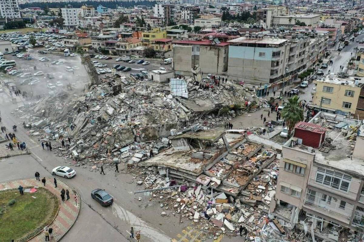 لحظاتی پیش از زلزله ترکیه از نمای پشت بام یک خانه +فیلم