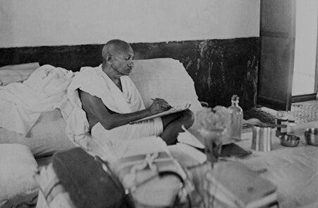 اعتصاب غذای گاندی به مثابه مبارزه مدنی