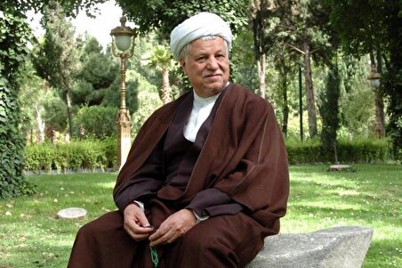 لحظاتی از ریاست جمهوری هاشمی رفسنجانی در دفتر کارش