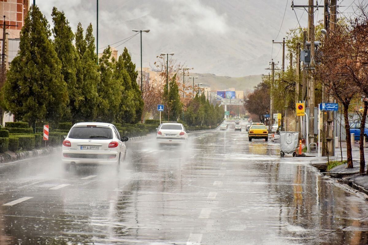 رگبار باران و باد شدید در ۱۰ استان/ تهران تا شنبه مستعد طوفان است