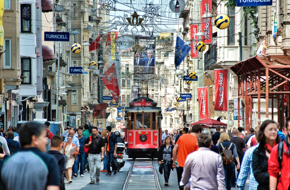 کدام منطقه از استانبول هتل رزرو کنیم که نزدیک جا‌های گردشگری باشه؟