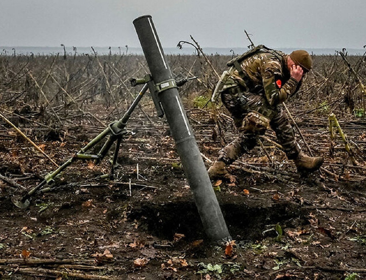لحظه انفجار خمپاره بالای سر یک سرباز اوکراینی