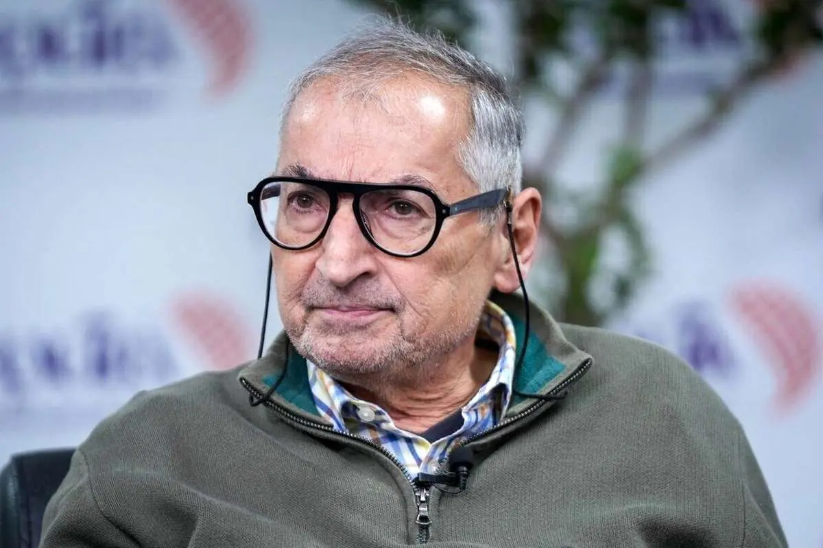 زیباکلام: با هرگونه دخالت بیگانگان در امور داخلی ایران مخالفم زیباکلام