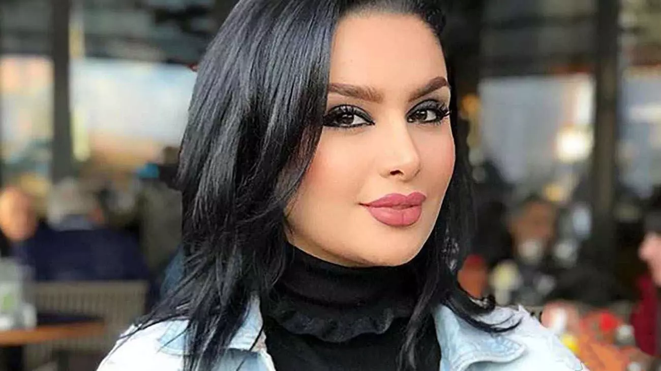 دنیا جهانبخت کیست