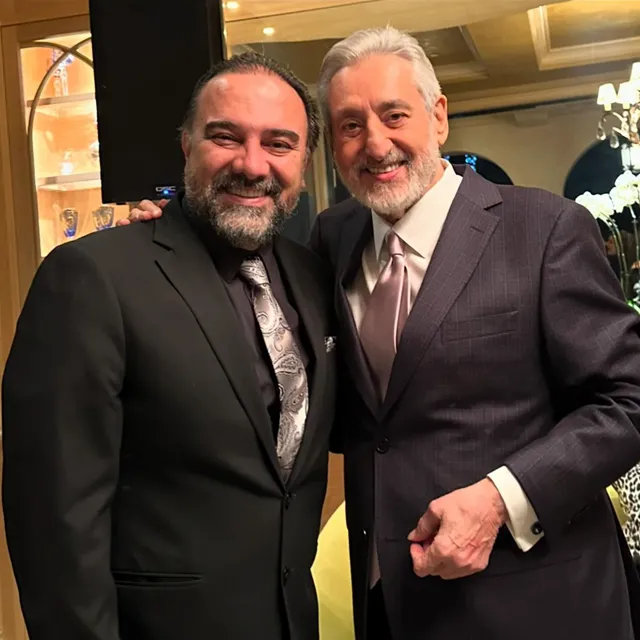 برزو ارجمند کیست؟| بازیگر با سابقه طنز؛ از دیدار با ابی تا پشیمانی از مهاجرت برزو ارجمند در کنار ابی خواننده