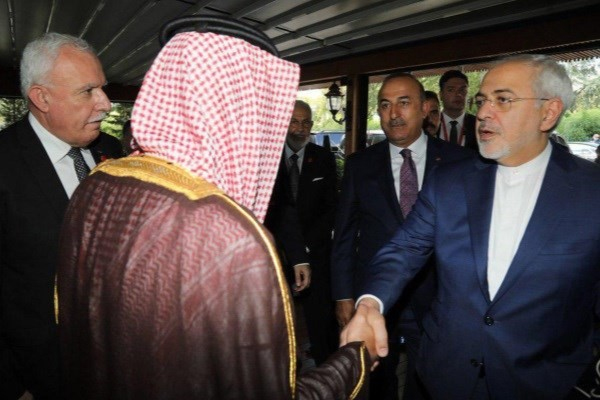 عادل الجبیر با تهران تماس گرفته است/ مسائل منطقهای و یمن، محور گفتوگوی ایران و عربستان عادل الجبیر با تهران تماس گرفته است/ مسائل منطقهای و یمن، محور گفتوگوی ایران و عربستان