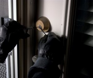 دزد به خانه «ت. ک» عضو کمیسیون اقتصادی مجلس زد/ ۳ میلیارد پول نماینده مجلس را دزد برد! دزد به خانه «ت. ک» عضو کمیسیون اقتصادی مجلس زد/ ۳ میلیارد پول نماینده مجلس را دزد برد!