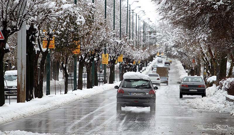 بارش برف و باران در جاده‌های ۱۷ استان