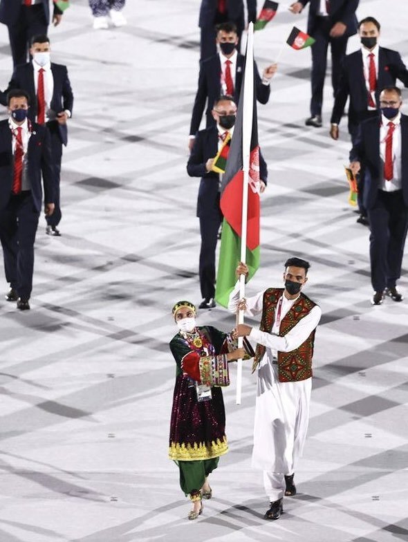 لباس زیبا و با اصالت پرچمدار افغانستان در المپیک +عکس