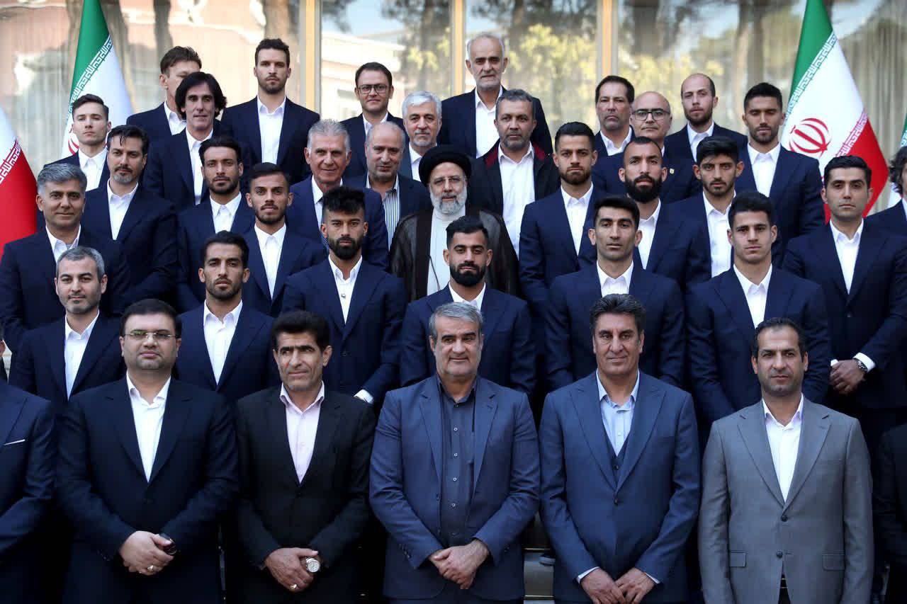 عکس یادگاری تیم ملی فوتبال ایران با رئیس جمهور