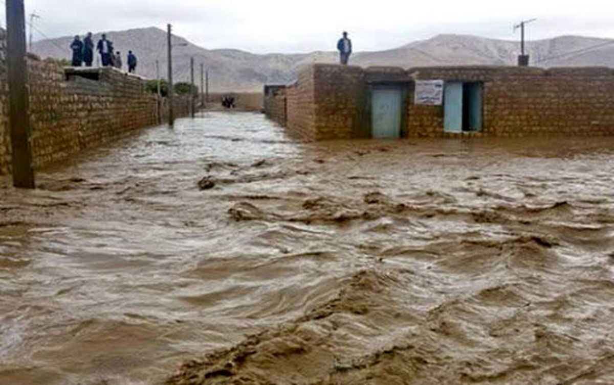 راه ارتباطی ۲۳ روستای خرم آباد بر اثر بارش باران قطع شد