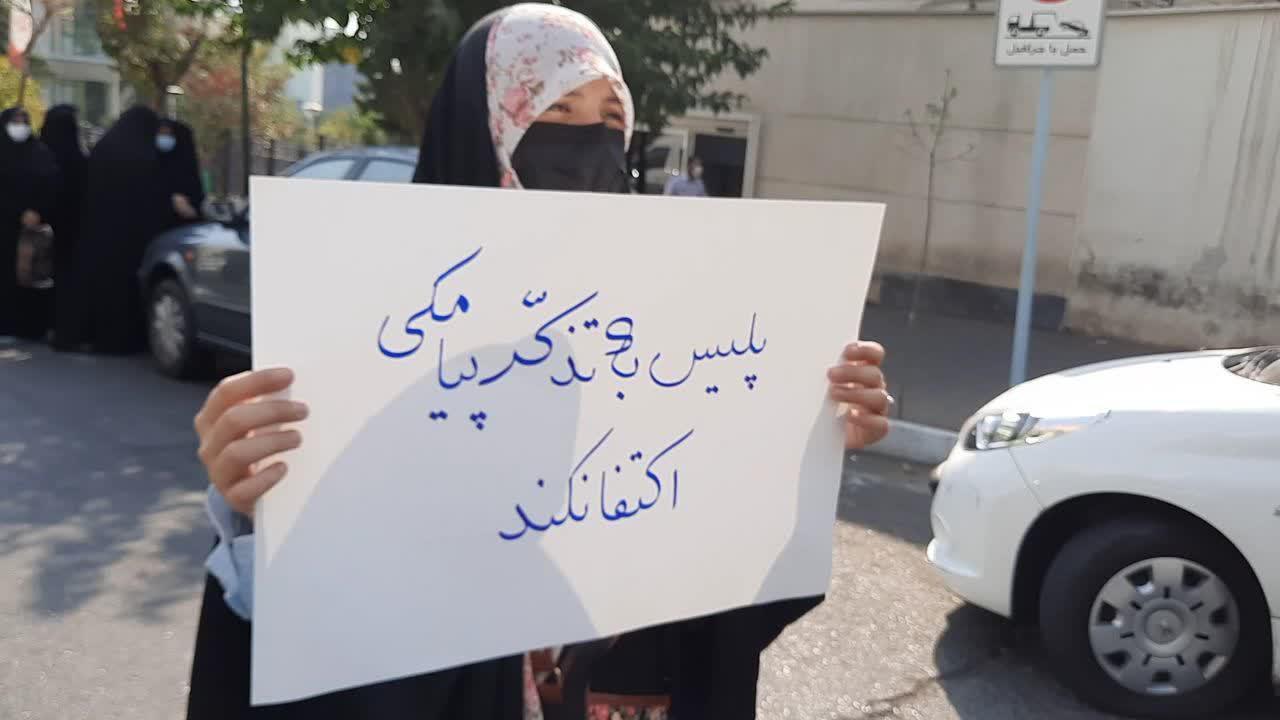 ویدئویی از تجمع چند نفره علیه بی‌حجابی وایرال شد