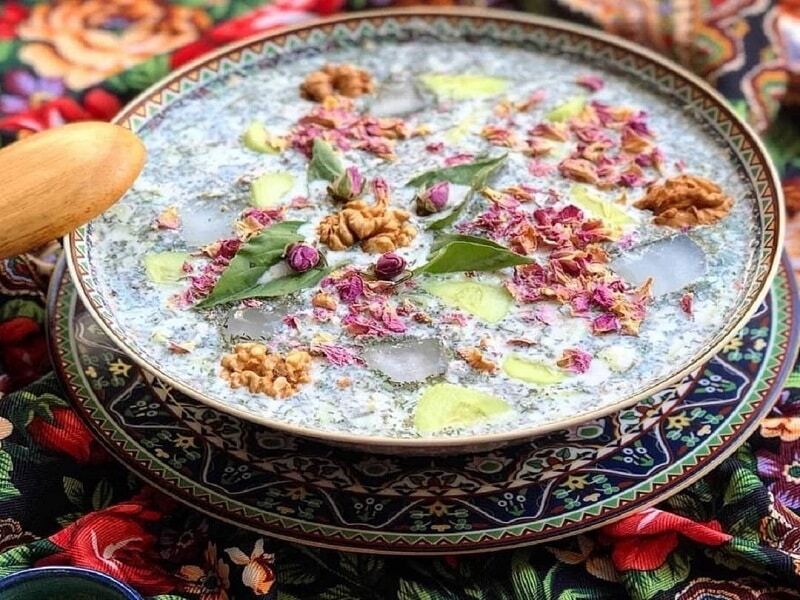 طرز تهیه آب دوغ خیار مجلسی