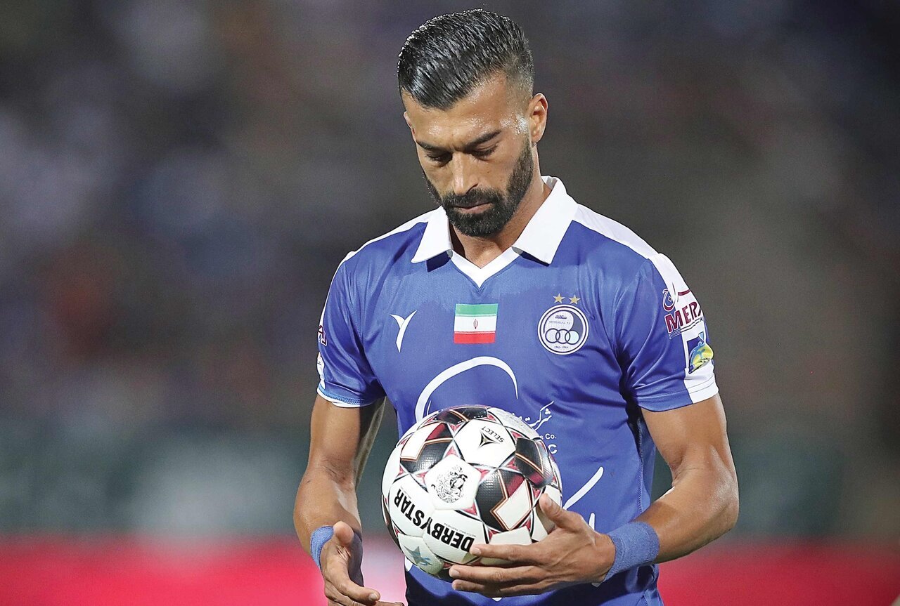 محرومیت رامین رضاییان به خاطر در آغوش گرفتن هوادار زن؟ محرومیت رامین رضاییان به خاطر در آغوش گرفتن هوادار زن؟