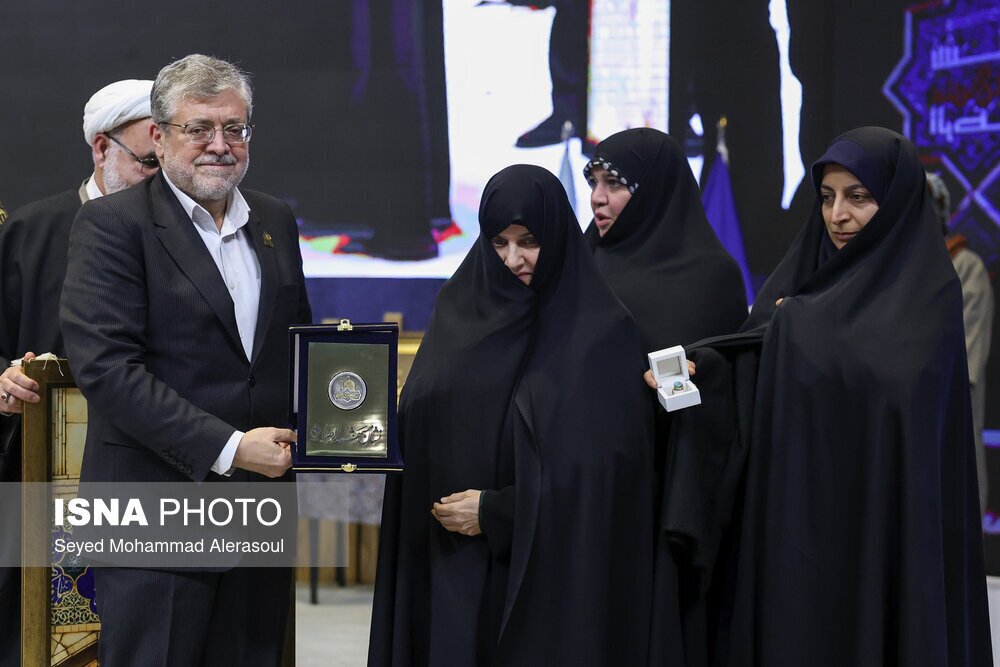 جمیله علم الهدی، دیپلم افتخار گرفت