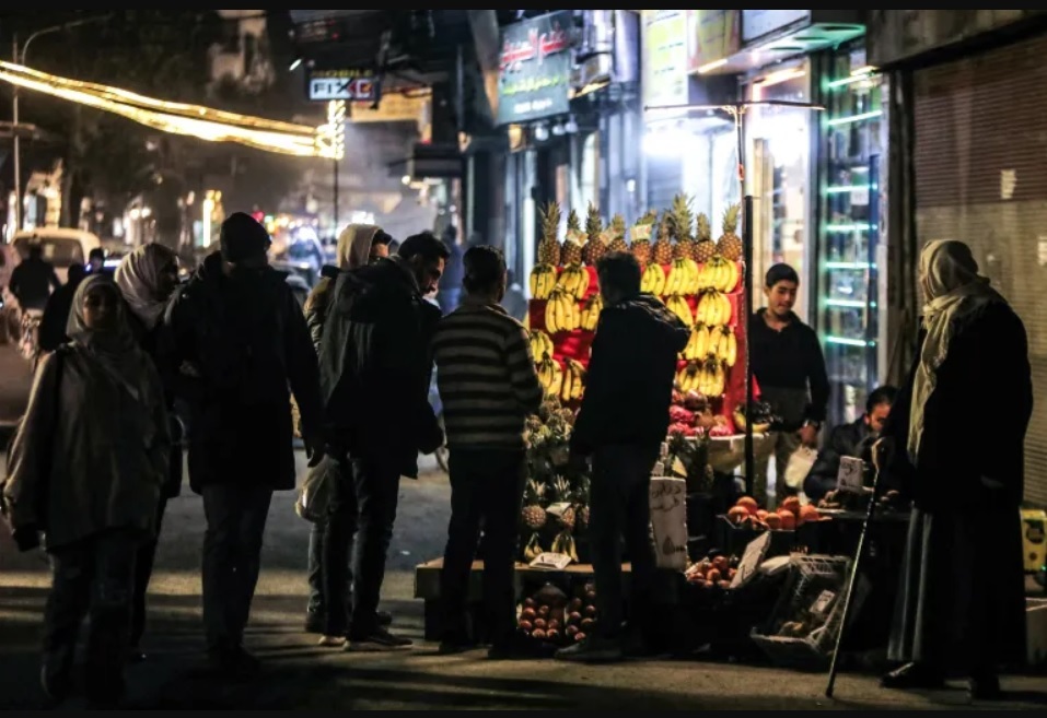 سوری‌ها بازگشت موز به سفره‌هایشان را جشن گرفتند! | در زمان حکومت بشار موز با قیمت هرکیلو ۵ دلار آمریکا یک میوه دست نیافتنی محسوب می‌شد