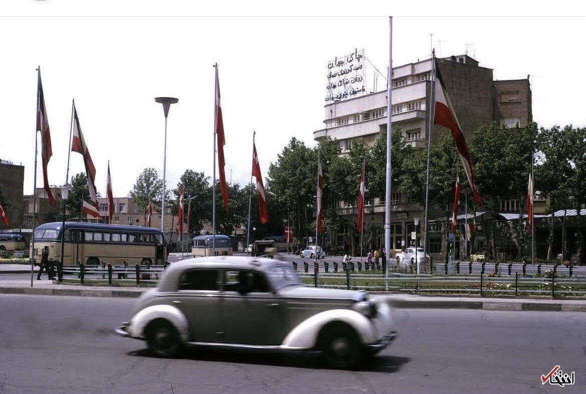 تصویری جالب از میدان انقلاب تهران در سال ۱۳۴۲