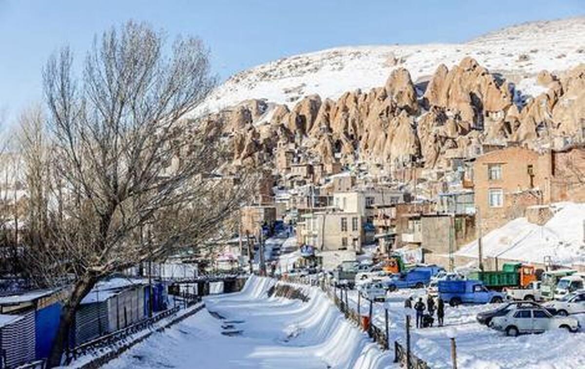 ببینید| تصاویری از بارش شدید برف در یک روستای تاریخی