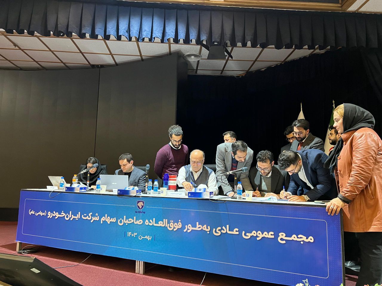 ماجرای پر حاشیه واگذاری ایران خودرو به بخش خصوصی | مدیرعامل جدید بزرگترین خودروساز کشور کیست؟ ماجرای پر حاشیه واگذاری ایران خودرو به بخش خصوصی | مدیرعامل جدید بزرگترین خودروساز کشور کیست؟