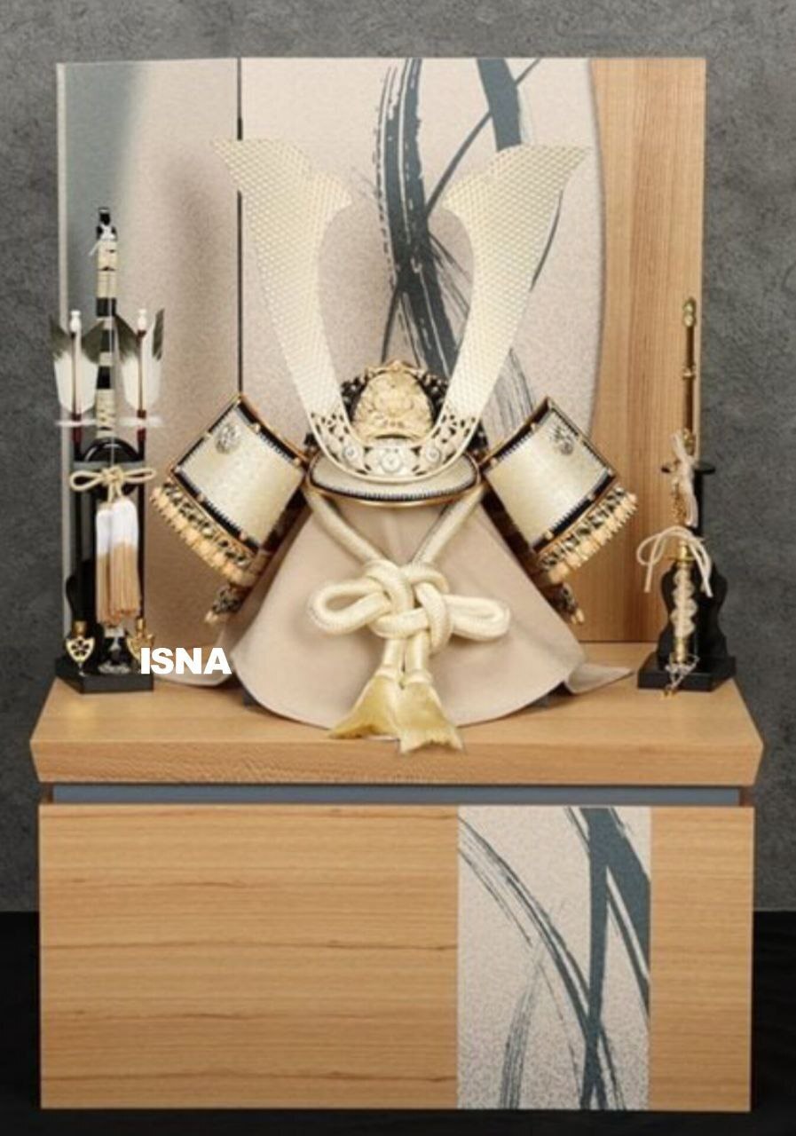 هدیه جنجالی نخست وزیر ژاپن به ترامپ ؛ کلاهخود طلایی + عکس هدیه جنجالی نخست وزیر ژاپن به ترامپ ؛ کلاهخود طلایی + عکس