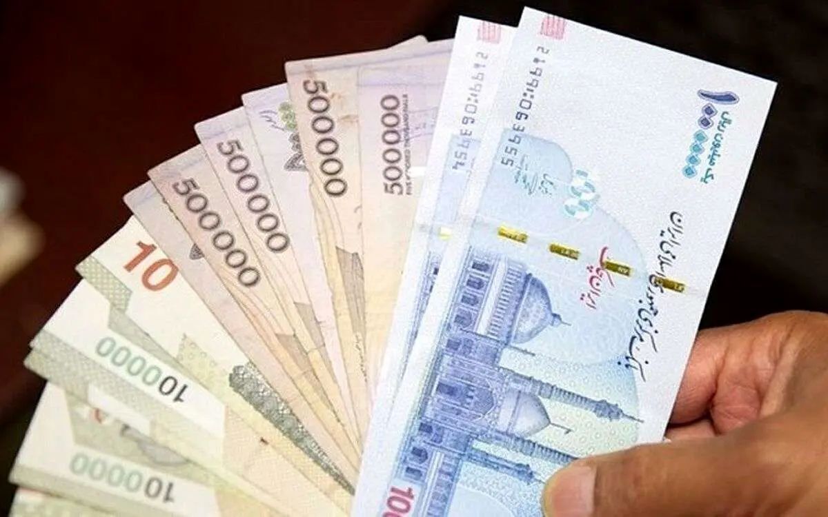 ببینید| تحقیر پول ملی ایران در عمان ببینید| تحقیر پول ملی ایران در عمان