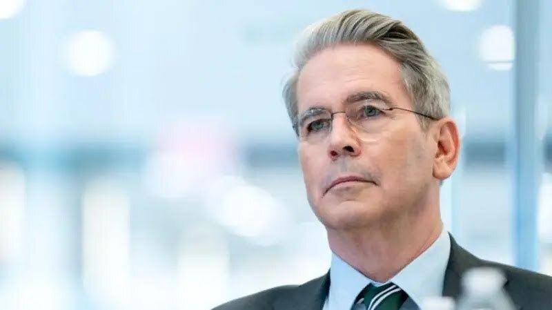 اسکات بسنت رسما وزیر خزانهداری آمریکا شد اسکات بسنت رسما وزیر خزانهداری آمریکا شد