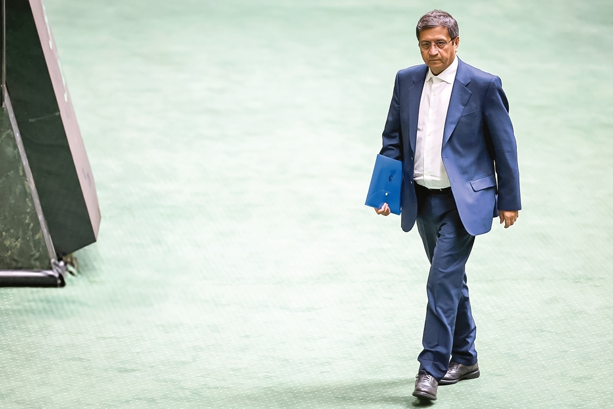 توصیه «جوان» به حامیان و مخالفان استیضاح همتی؛ به فکر ۲ سال بعد باشید و فردای استیضاح را گردن بگیرید توصیه «جوان» به حامیان و مخالفان استیضاح همتی؛ به فکر ۲ سال بعد باشید و فردای استیضاح را گردن بگیرید