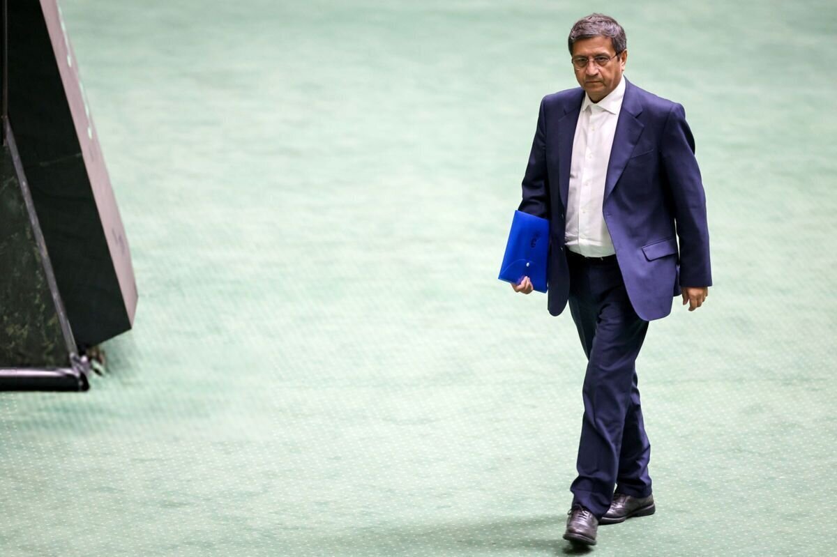 وزن کشی سیاسی در مجلس؛ وزیر اقتصاد میماند یا میرود؟ وزن کشی سیاسی در مجلس؛ وزیر اقتصاد میماند یا میرود؟