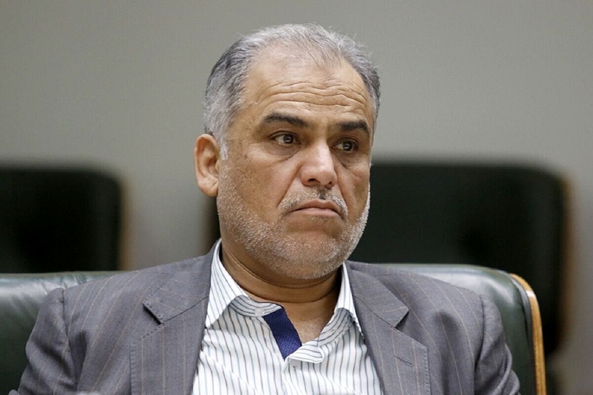 عارف: «رحمتالله اکرمی» خزانهدار بسیار محکم و استواری است عارف: «رحمتالله اکرمی» خزانهدار بسیار محکم و استواری است