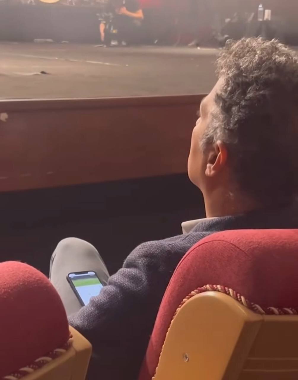 عکس| حرکت غیرمنتظره عادل فردوسیپور در کنسرت! عکس| حرکت غیرمنتظره عادل فردوسیپور در کنسرت!