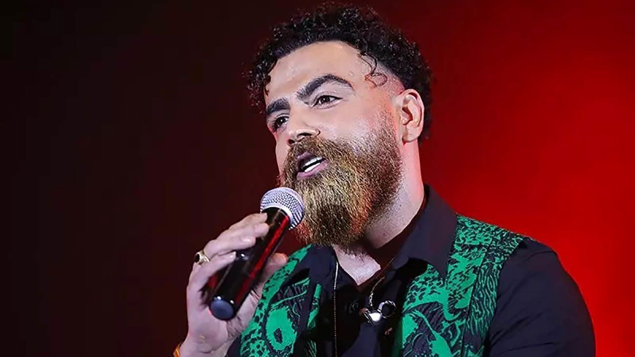 ببینید| معین زد خودش را با مایکل جکسون مقایسه کرد! ببینید| معین زد خودش را با مایکل جکسون مقایسه کرد!