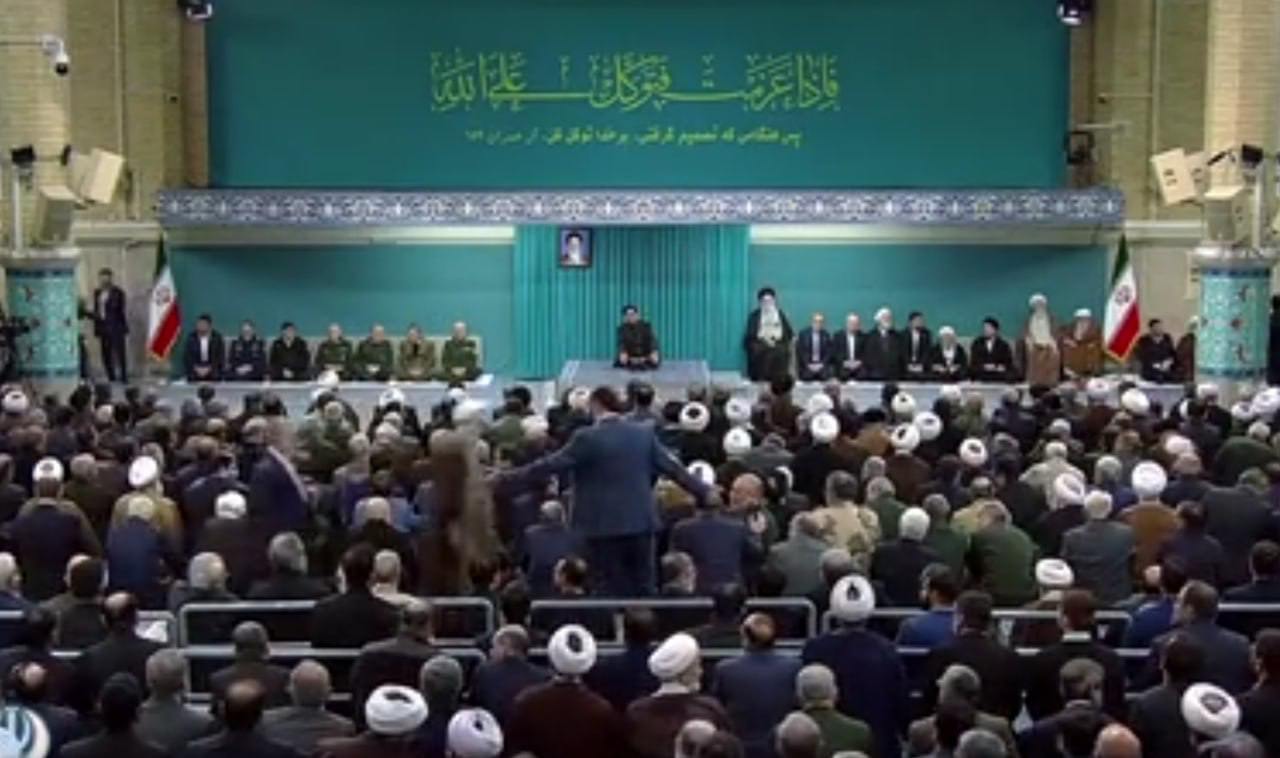 ببینید| حضور احمدی نژاد در دیدار رمضانی مسئولان نظام با رهبر انقلاب ببینید| حضور احمدی نژاد در دیدار رمضانی مسئولان نظام با رهبر انقلاب