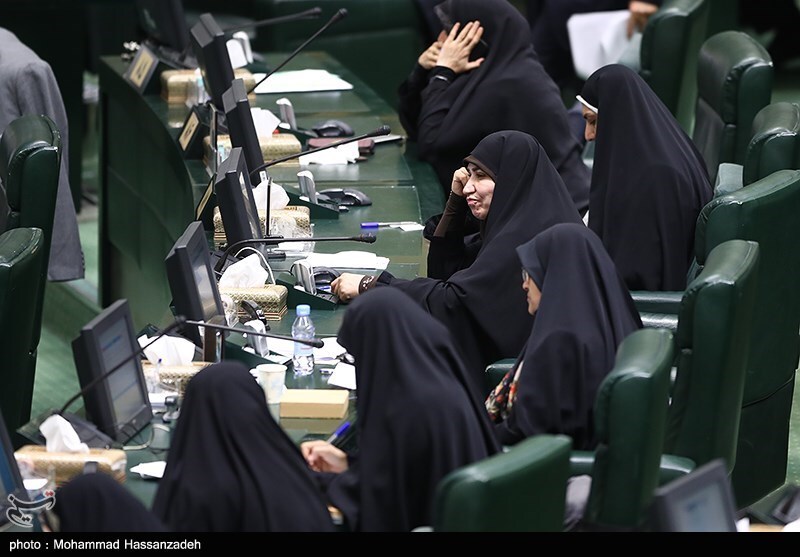 لایحه منع خشونت علیه زنان در مجلس خاک میخورد؛ تندروها اصرار بر اجرای قانون حجاب دارند! لایحه منع خشونت علیه زنان در مجلس خاک میخورد؛ تندروها اصرار بر اجرای قانون حجاب دارند!