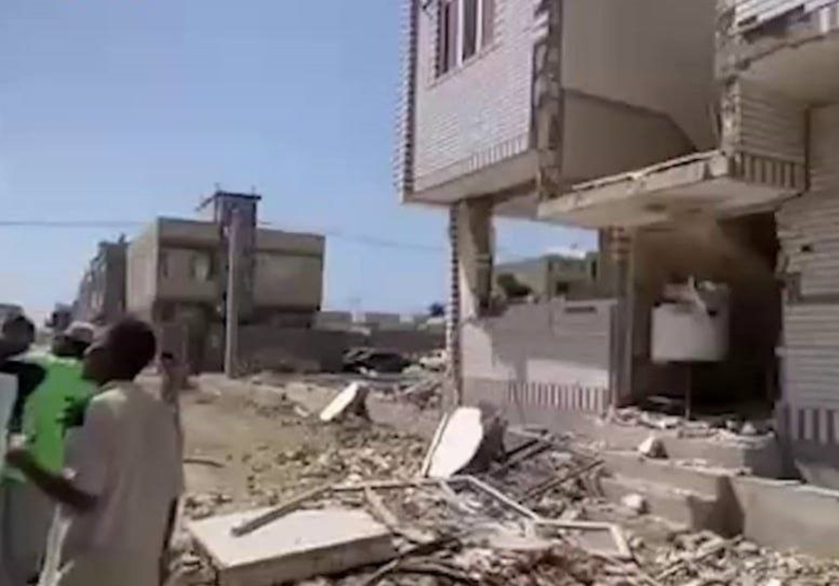 ببینید| انفجار در ساختمان ستاد بنیاد مسکن چابهار ببینید| انفجار در ساختمان ستاد بنیاد مسکن چابهار