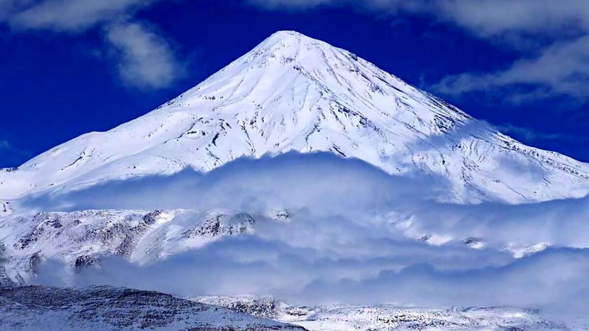 هشدار به کوهنوردان درباره سرمای شدید در قله دماوند هشدار به کوهنوردان درباره سرمای شدید در قله دماوند