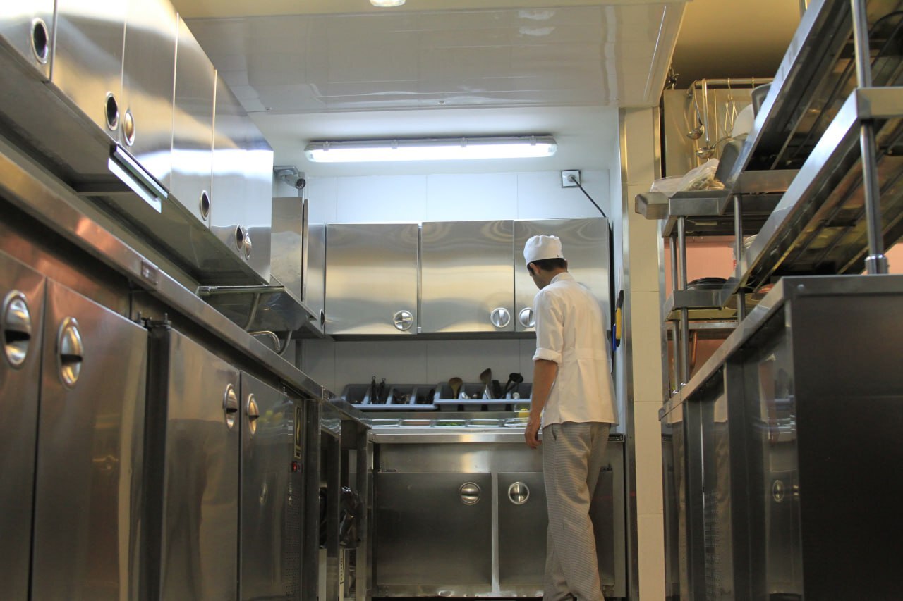 ببینید| وضعیت عجیب بهداشت آشپزخانه یک بیمارستان در تهران ببینید| وضعیت عجیب بهداشت آشپزخانه یک بیمارستان در تهران