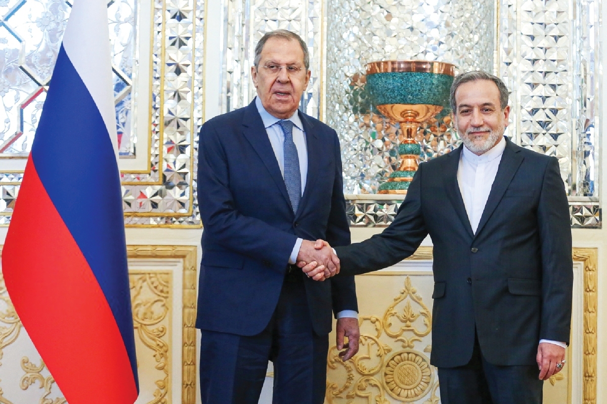 عراقچی: لاوروف درباره مذاکراتش با آمریکا به ماگزارش داد| قرار نبود پیامی بیاورد عراقچی: لاوروف درباره مذاکراتش با آمریکا به ماگزارش داد| قرار نبود پیامی بیاورد