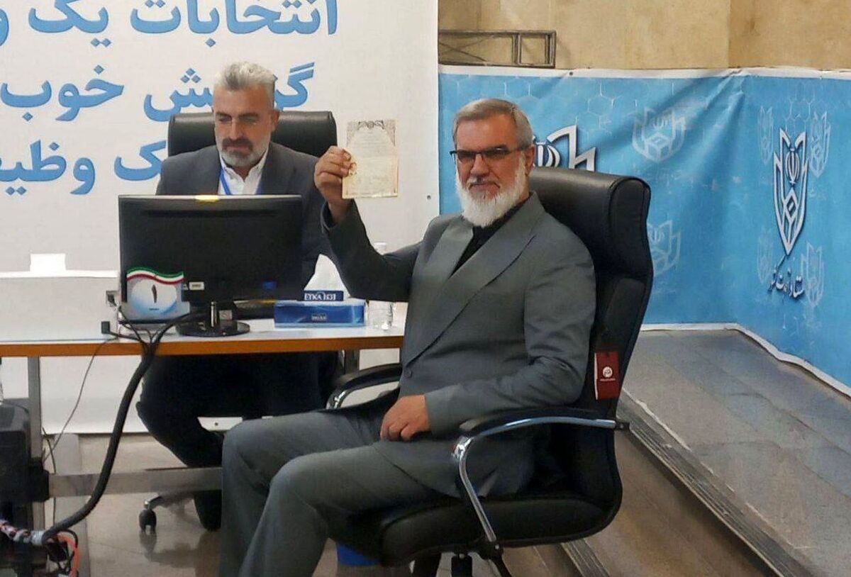 ببینید| ثبت نام محمد رویانیان در انتخابات ریاست جمهوری