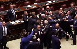 ببینید| درگیری فیزیکی عجیب در پارلمان ایتالیا