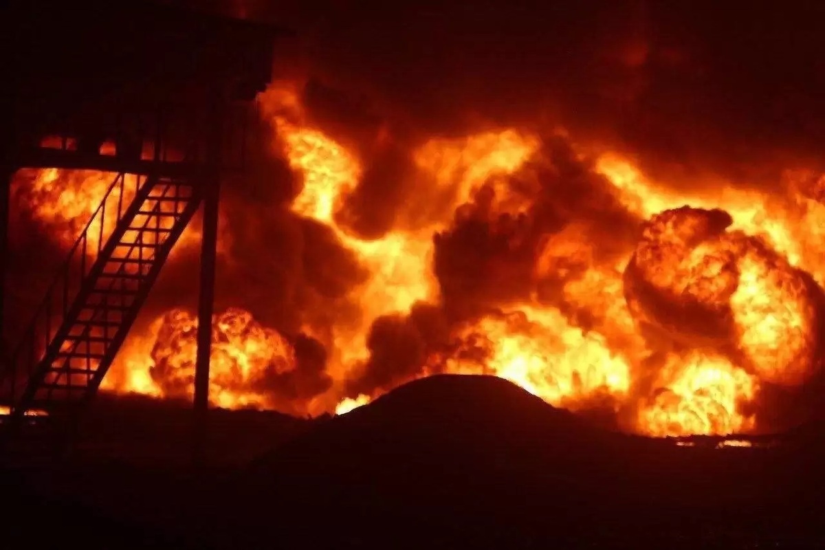 ببینید| آتش سوزی گسترده در انبار نفتی پالایشگاهی در اربیل