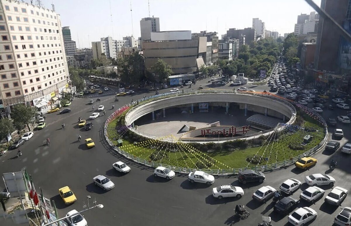 رونمایی از دیوارنگاره جدید انتخاباتی میدان ولیعصر