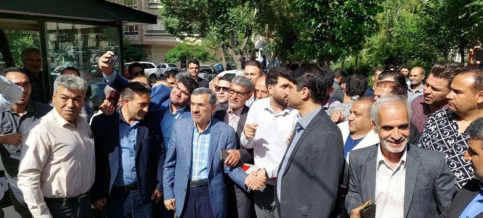 تصاویری از احمدی نژاد و طرفدارانش در میدان نارمک