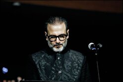 ببینید| اجرای سرود «ای ایران» توسط علیرضا قربانی در تخت جمشید